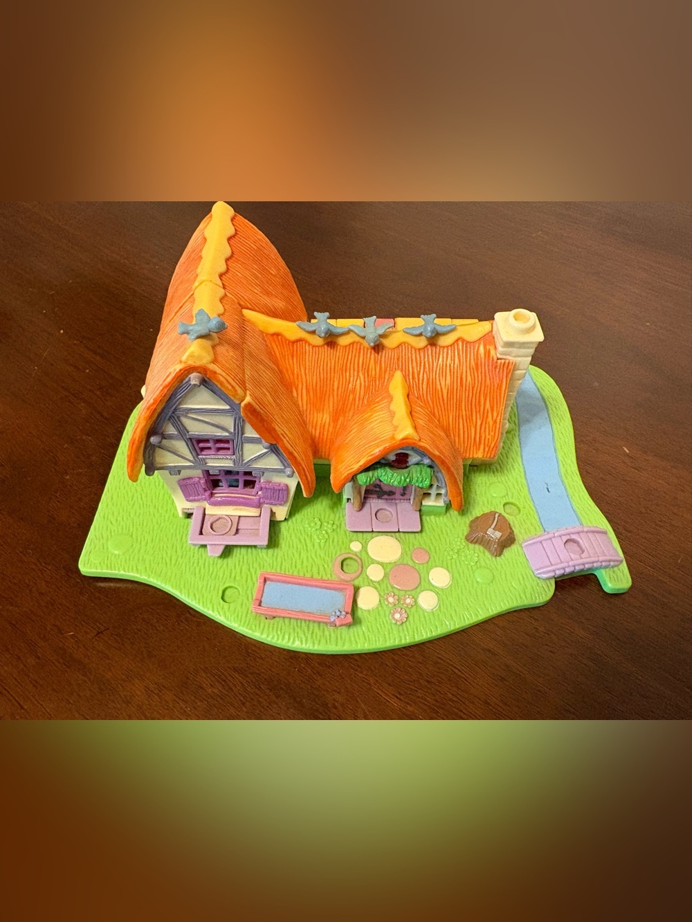 Blue bird Snow White cottage. Working light! No figures.